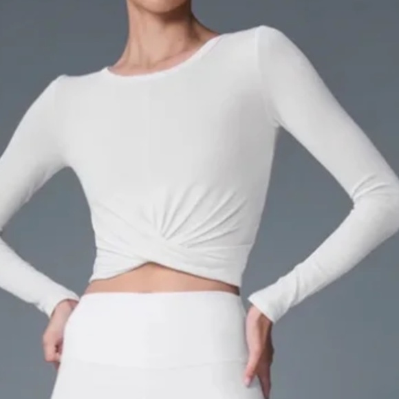 ALO YOGA Cover Long Sleeve Rip Top XS - Picture 7 of 8